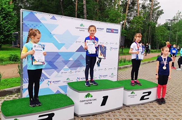 Школьница из Сосенского победила на соревнованиях по легкой атлетике 